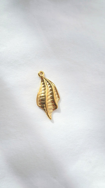 GOLDEN WING 𖦹 Charm