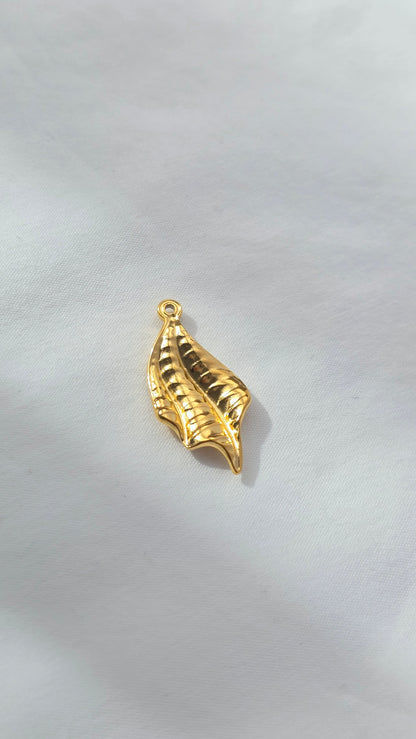 GOLDEN WING 𖦹 Charm