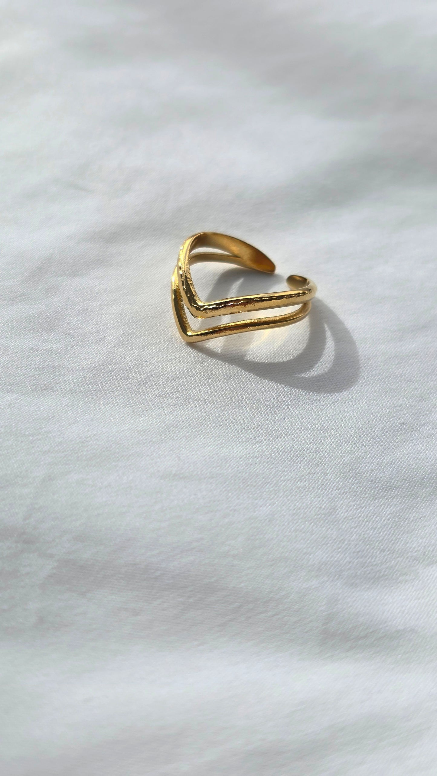GOLDEN FLOW 𖦹 Ring