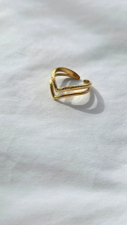 GOLDEN FLOW 𖦹 Ring