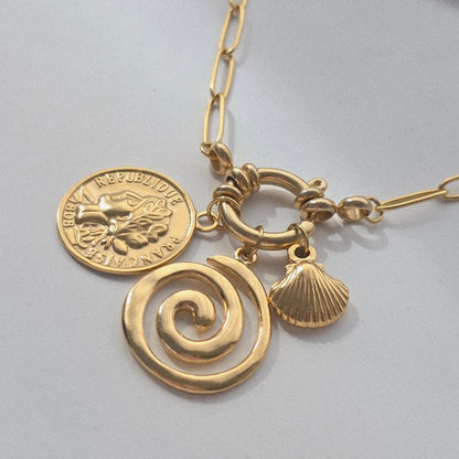 GOLDEN SHELL 𖦹 Charm