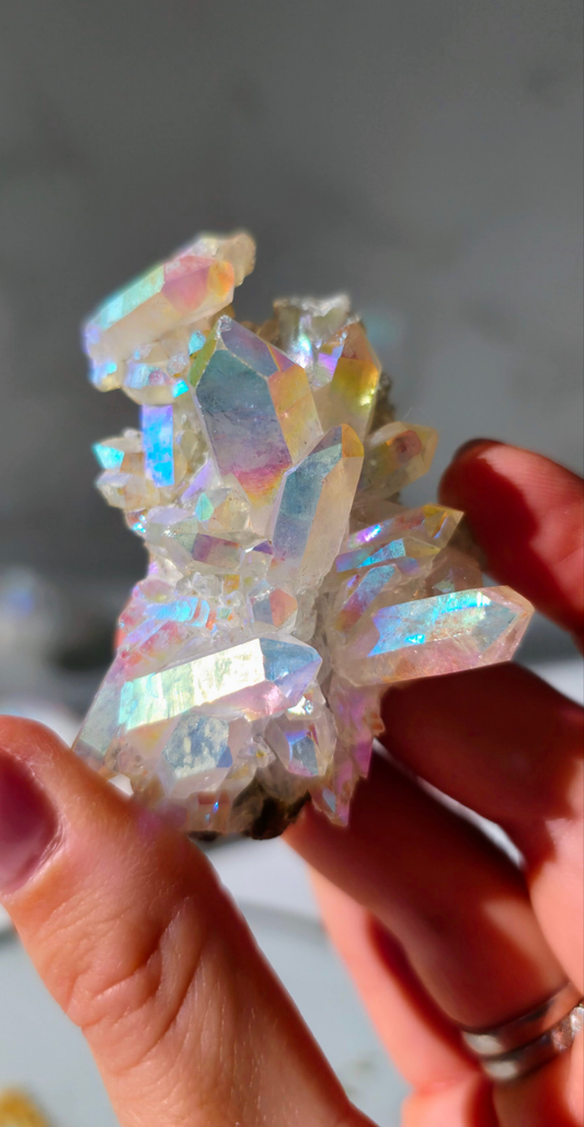 Angel Aura Bergkristall Cluster - Schillernder Regenbogen-Glanz aus Deutschland