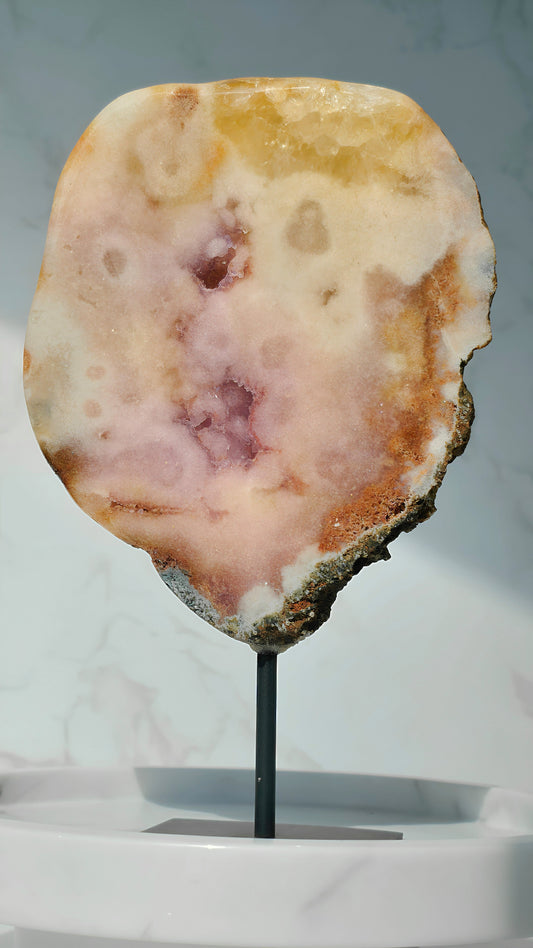 Pink Amethyst Slab auf Ständer aus Brasilien mit Glitzerdrusen