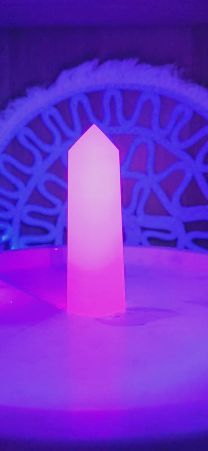 Manganocalcit (fluoriszierend) Turm