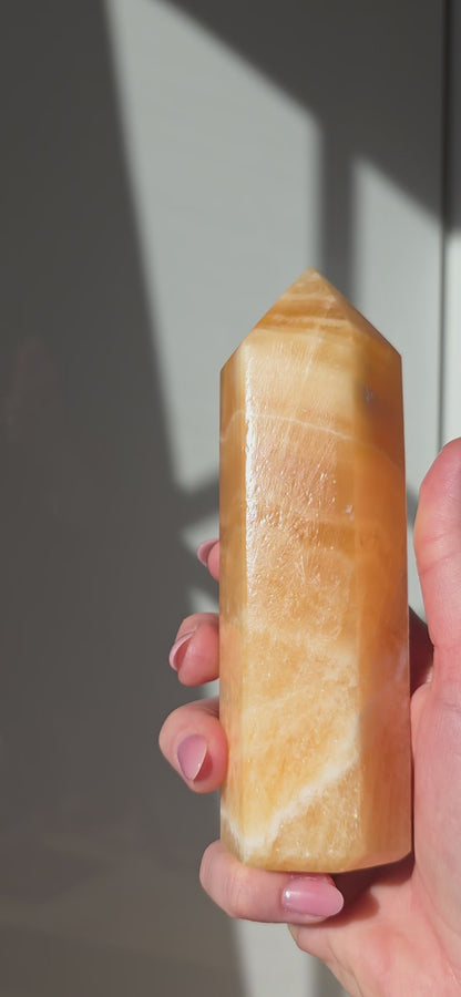 XL HQ Orangencalcit Turm