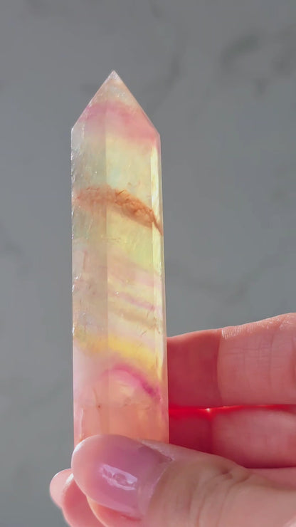 High Quality Regenbogenfluorit Turm mit Feuerquarz