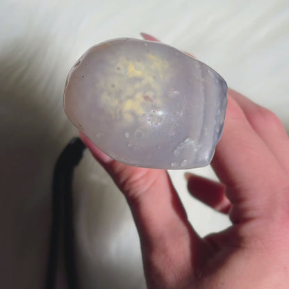 Enhydros (Urwasser eingeschlossen im Wasser-Achat)