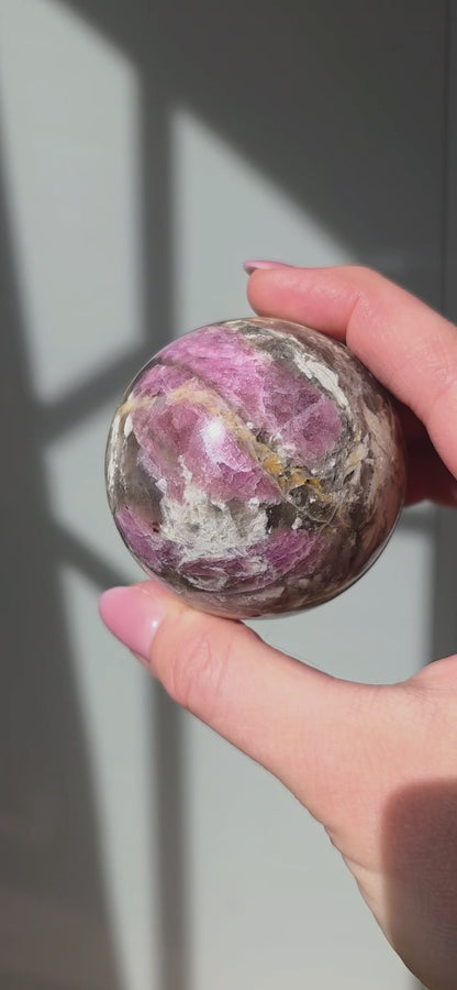 Pinker Turmalin mit Rauchquarz Kugel