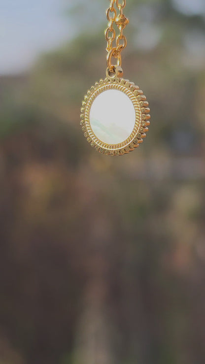 „Sunlit Pearl Necklace“ – Perlmutt Halskette