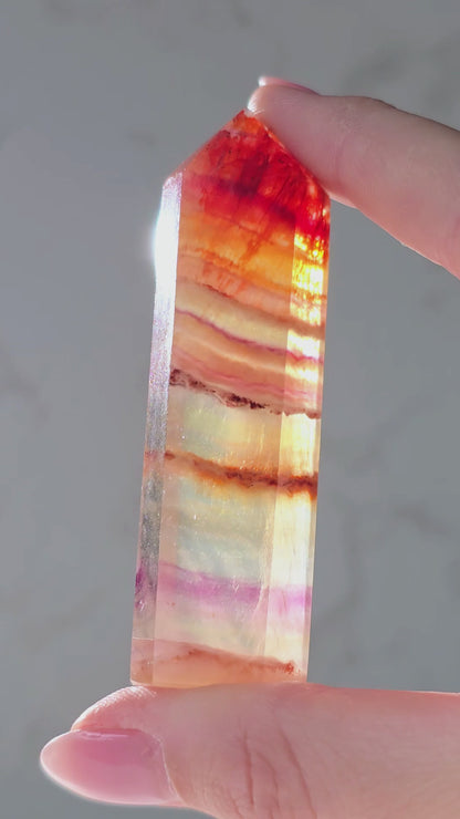 High Quality Regenbogenfluorit Turm mit Feuerquarz