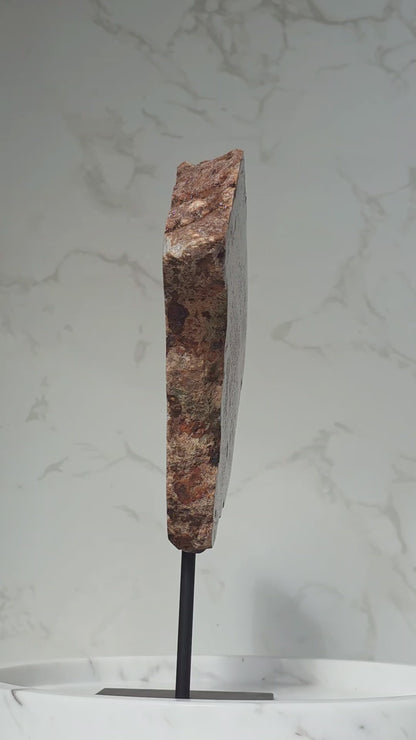 Pink Amethyst Slab auf Ständer aus Brasilien mit Glitzerdrusen