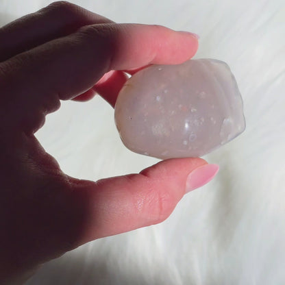 Enhydros (Urwasser eingeschlossen im Wasser-Achat)