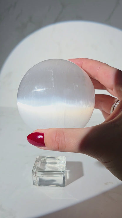 XL Selenit Kugel 7,5 cm - Lichtvolle Reinheit