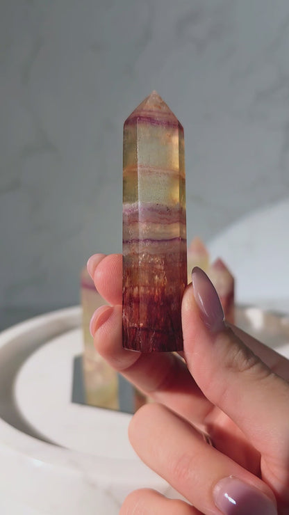 High Quality Regenbogenfluorit Turm mit Feuerquarz