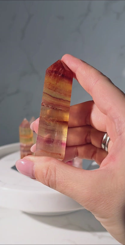 High Quality Regenbogenfluorit Turm mit Feuerquarz