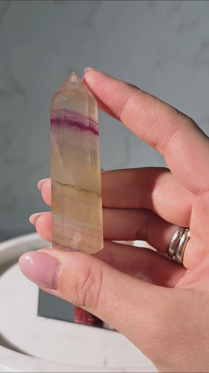 High Quality Regenbogenfluorit Turm mit Feuerquarz