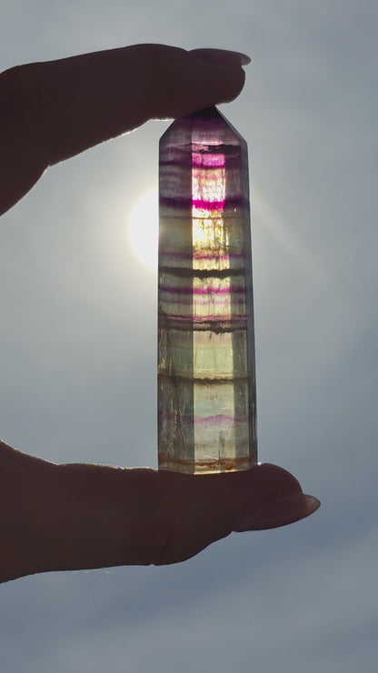 High Quality Regenbogenfluorit Turm mit Feuerquarz