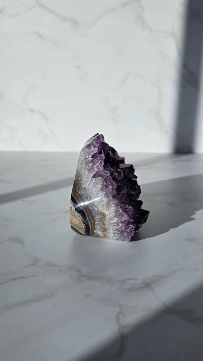 Amethyst Cluster mit Achat