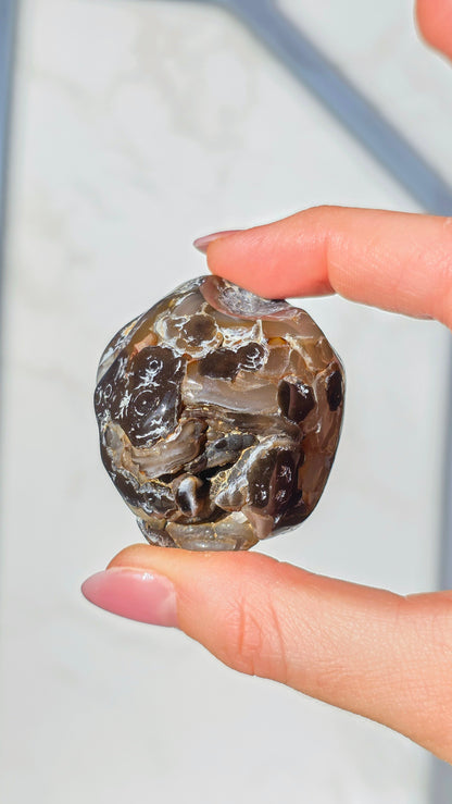 Enhydros (Urwasser eingeschlossen im Wasser-Achat)