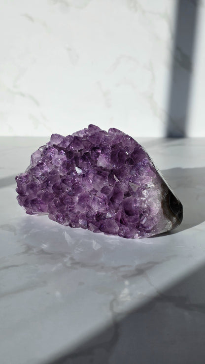 Amethyst Cluster mit Achat