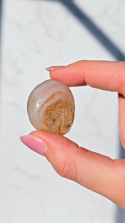 Enhydros (Urwasser eingeschlossen im Wasser-Achat)