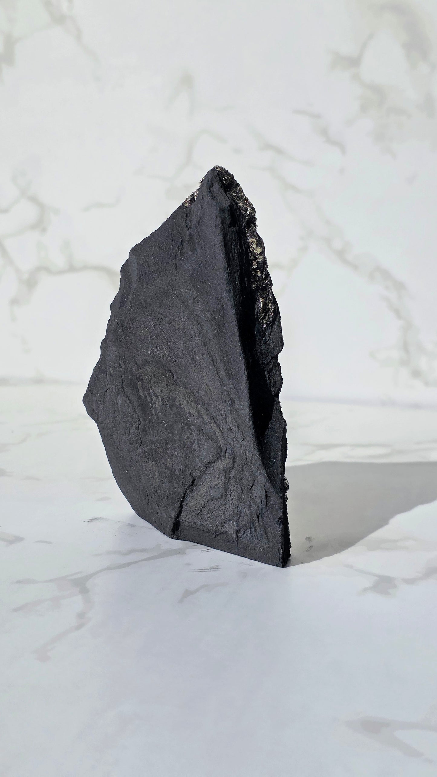 Schungit mit Pyrit Freiform - mit Glitzereffekt