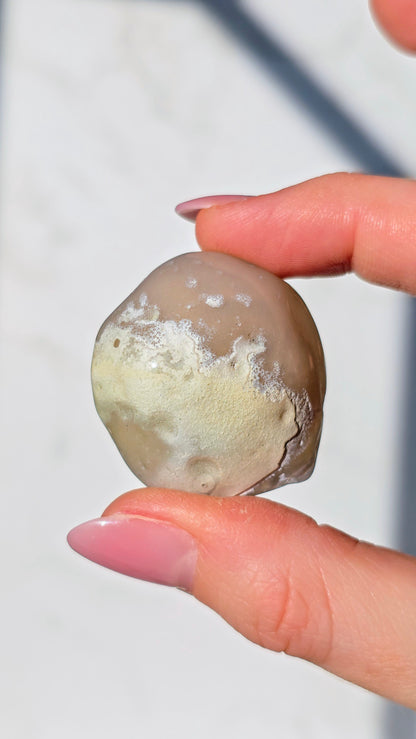 Enhydros (Urwasser eingeschlossen im Wasser-Achat)